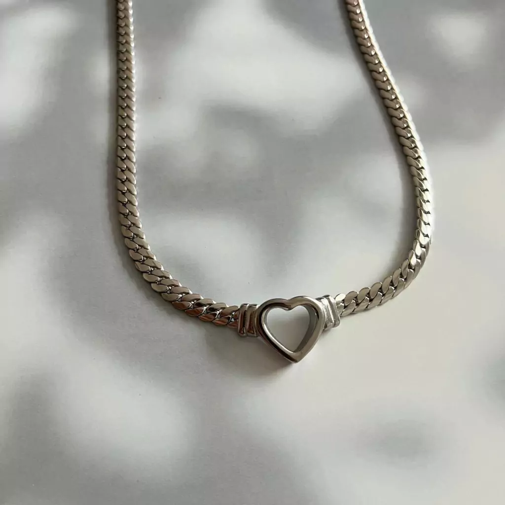 Γυναικείο choker κολιέ με καρδιά από ανοξείδωτο ατσάλι σε ασημί χρώμα