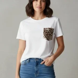 Γυναικεία Λευκή Βαμβακερή Μπλούζα με Animal Print Τσέπη – μπροστινή όψη